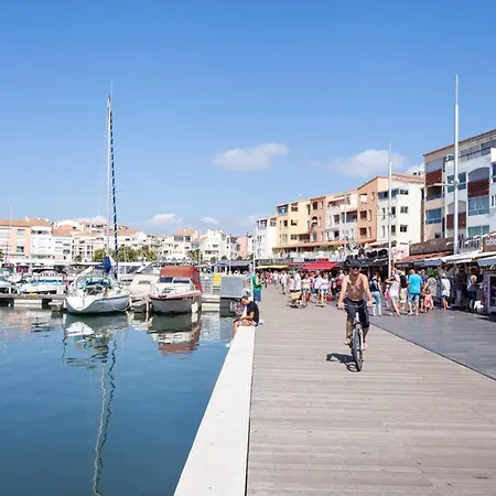 Studio In Cap D'agde With Wonderful Sea View And Furnished Balcony 400 M From The Beach * آجد