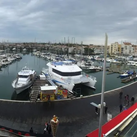 Studio In Cap D'agde With Wonderful Sea View And Furnished Balcony 400 M From The Beach شقة